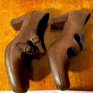 Clarks heeled Mary Jane, brown, size 10.
